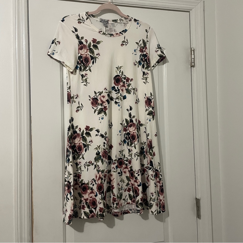 J for Justify - short sleeve white dress with flowers